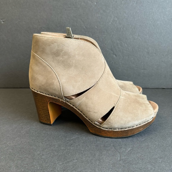 Dansko Delphina Peep-Toe Ankle Bootie Tan Leather Womens 38 Heeled Boots - Picture 12 of 12